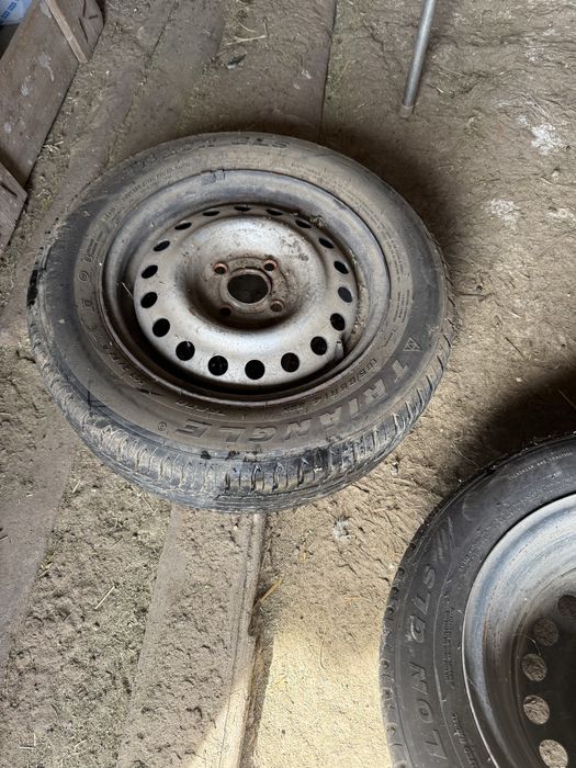 Диски с шинами на