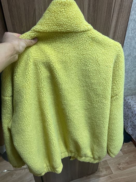 Кофта теплая, желтого цвета