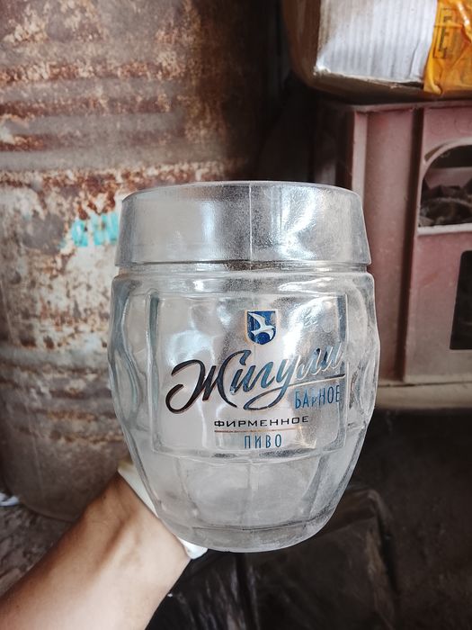 пивные кружки и стаканы