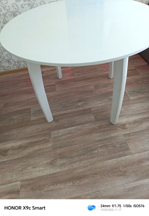 Продам обеденный стол