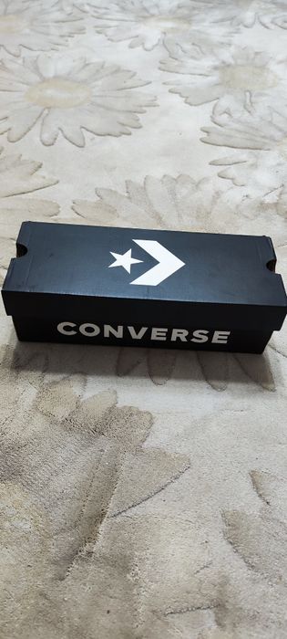 Vând tenisi Converse mid-high unisex Chuck Taylor All Stars, Bleumarin