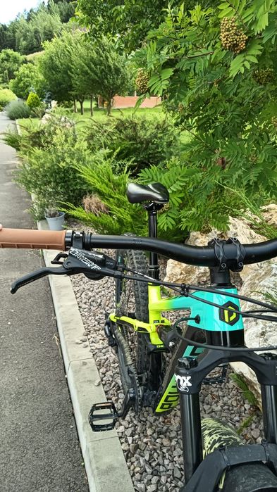 Bicicleta full suspension