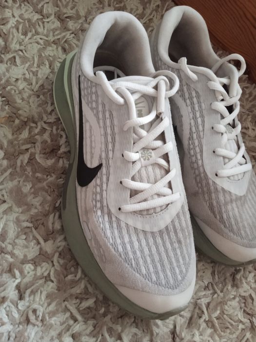 Кроссовки Nike  Comfi ride