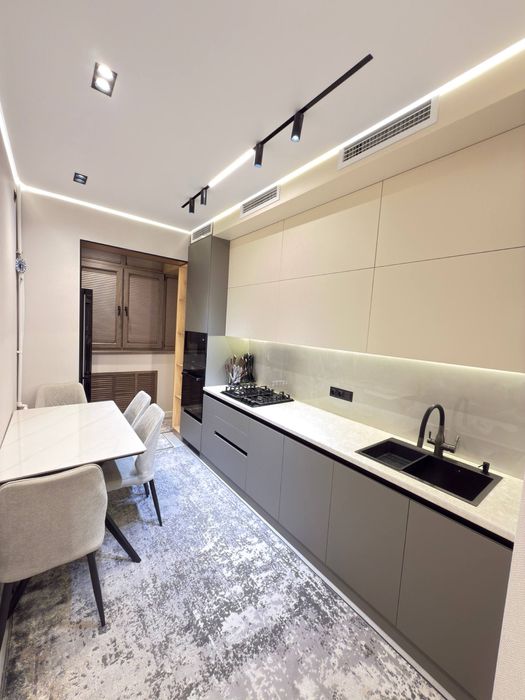 НОВАЯ 3х ком.кв-ра возле метро МИНОР,  3/7/9  свежий ремонт !