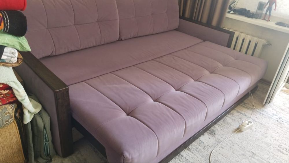 Диван в отличном состояний , складной