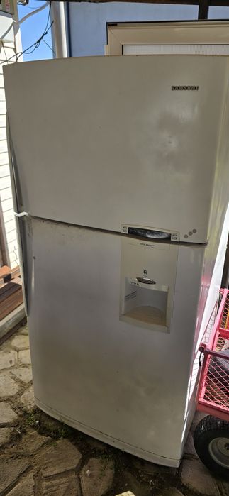 Хладилник 604 литра SAMSUNG