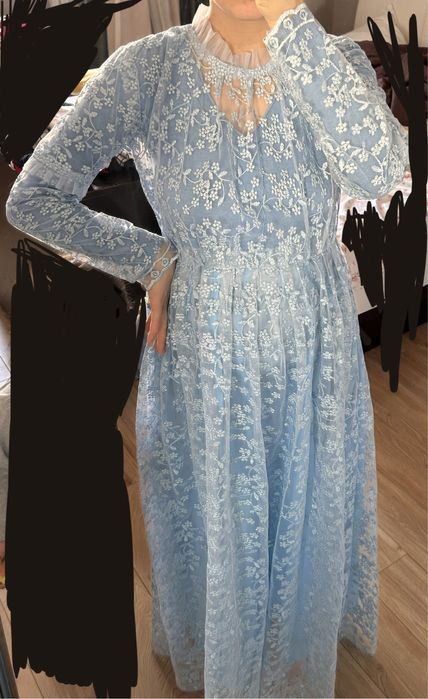 Голубое вечернее платье