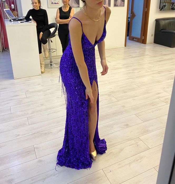 ПРОДАВА СЕ официална рокля sherri hill