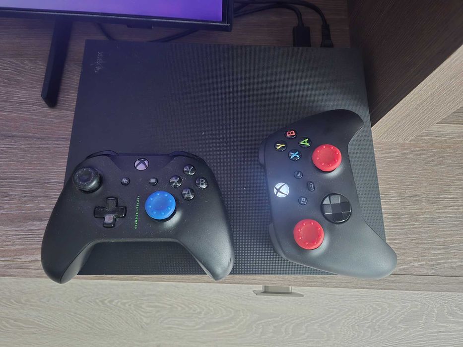 Xbox One X Project Scorpio x2 controllere FC 26 Impecabil
