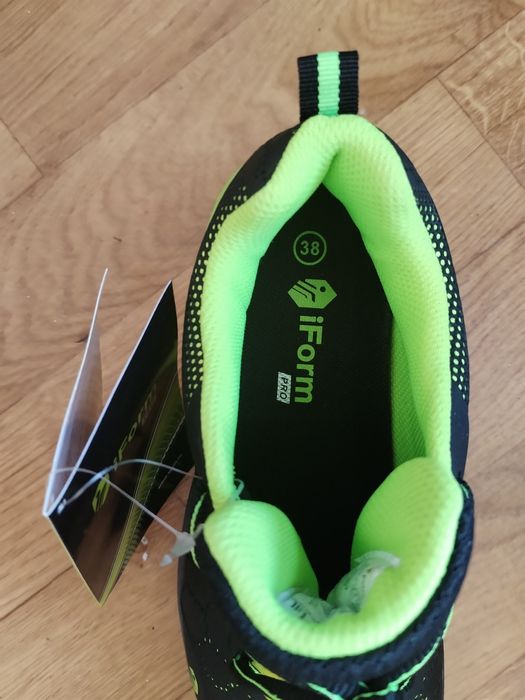 Рабочие кроссовки