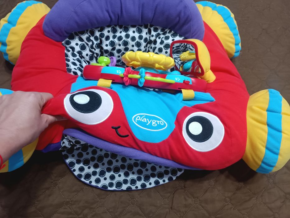 Игрален център кола със светлини и звуци Playgro