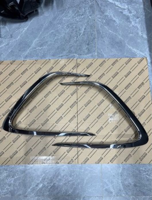 Молдинг решетки Камри 75 оригинал