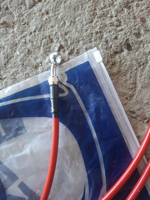 Vând furtune de frână cu inserții metalice VENHILL