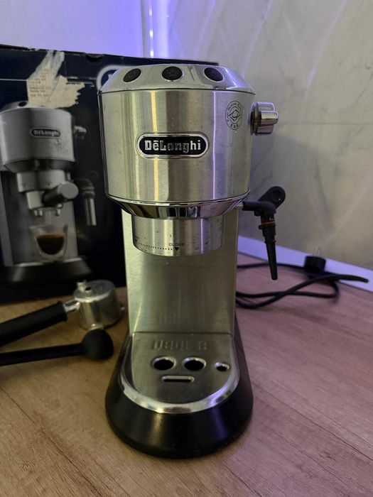 Espressor manual De’Longhi Dedica Style EC 685.M - Argintiu