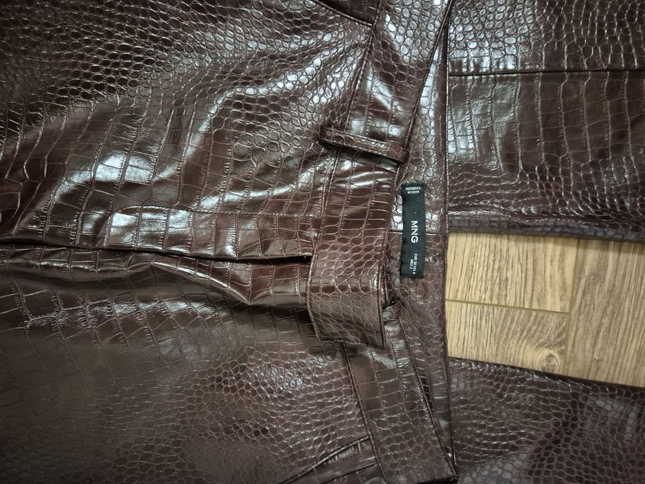 Кожен панталон Манго