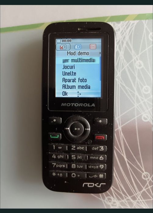 Telefoane cu taste foarte practice, mici, robuste și foarte rezistente
