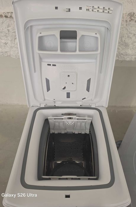 Candy TCAS284TM4-S е пералня с горно зареждане от серия Candy ProWash 500 с капацитет 8 кг и центрофуга 1200 оборота