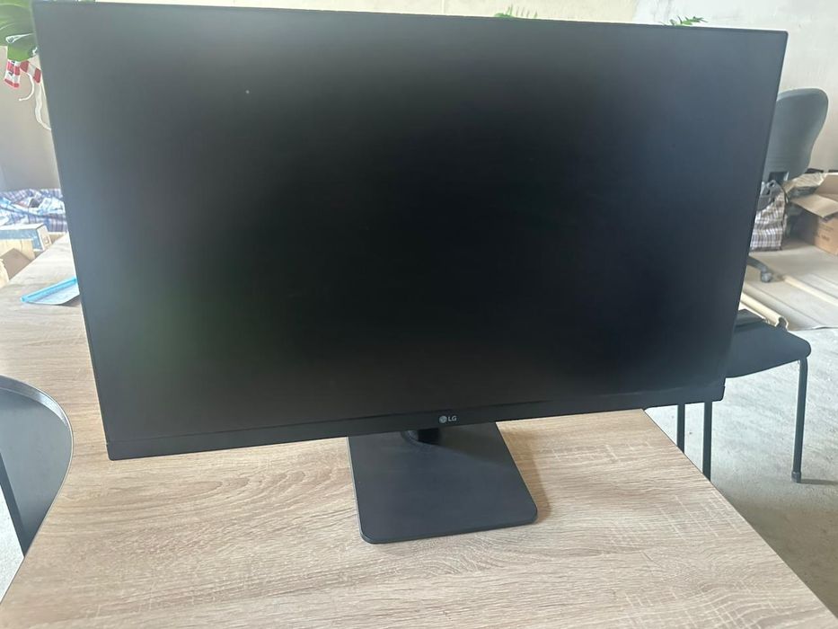 Продам монитор LG  черного цвета