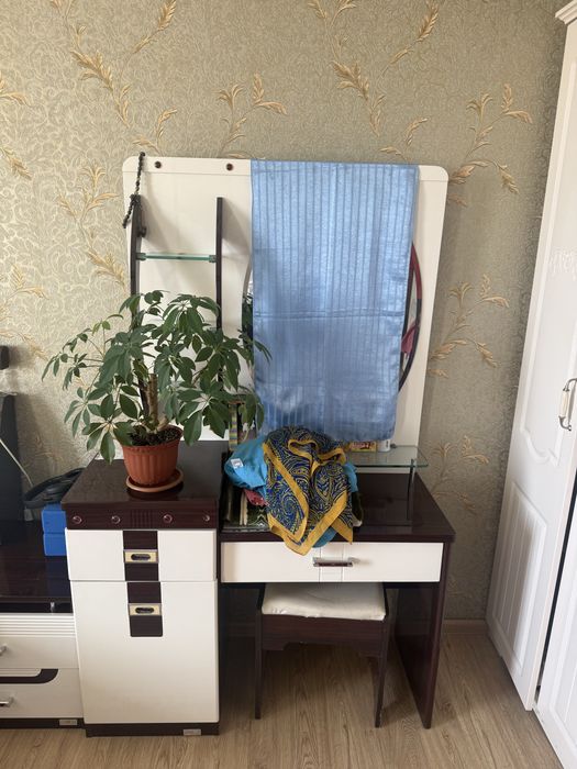 Продам спальную гарнитуру