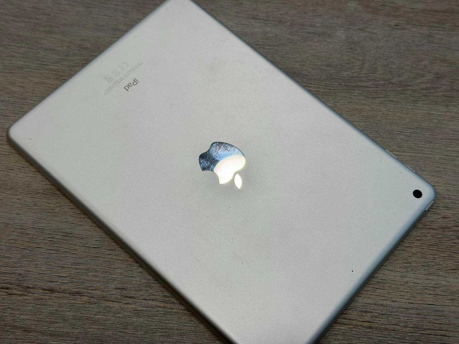 Apple iPad 6th Generation Wi-Fi 32GB
