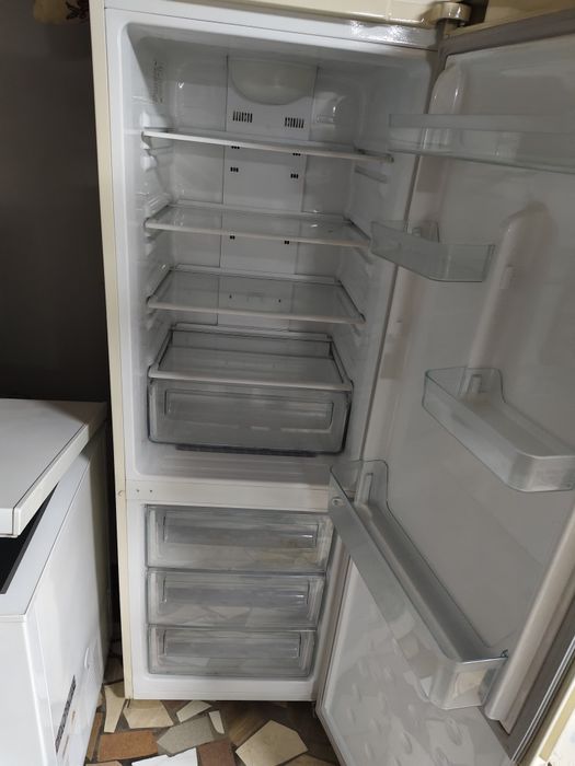 Холодильник Samsung