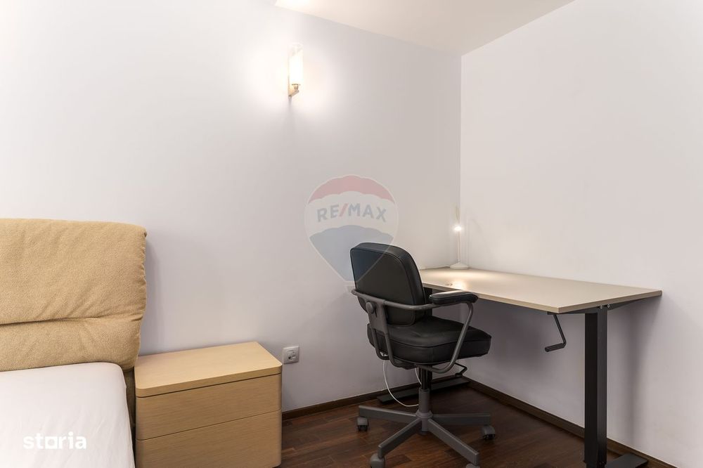 4 camere, semineu, piscina interioara, sauna. sala de sport, parcare