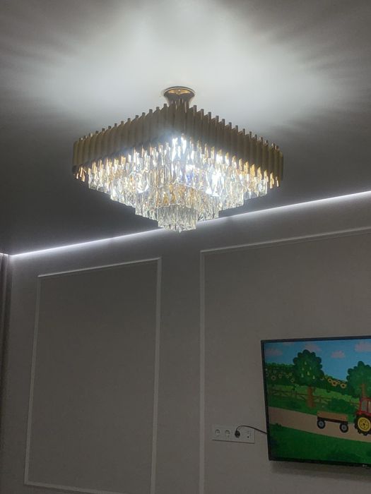 Продам люстру  в гостиную