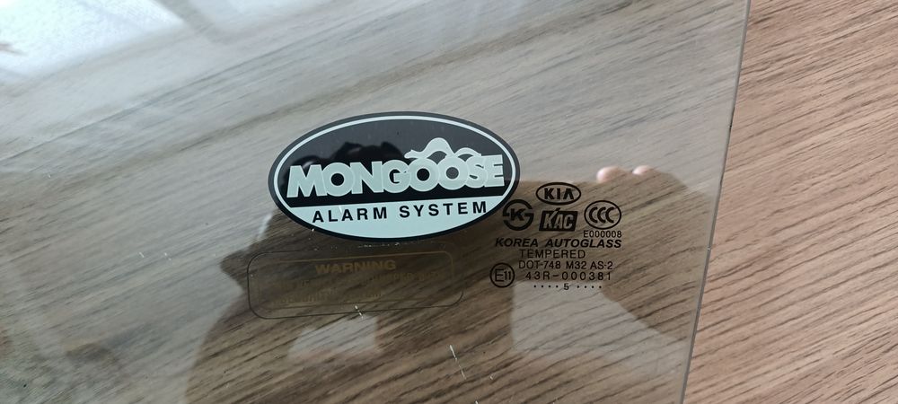 Боковое стекло от КIA  Соренто