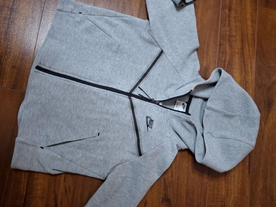 Nike tech fleece женская толстовка размер S оргинальные