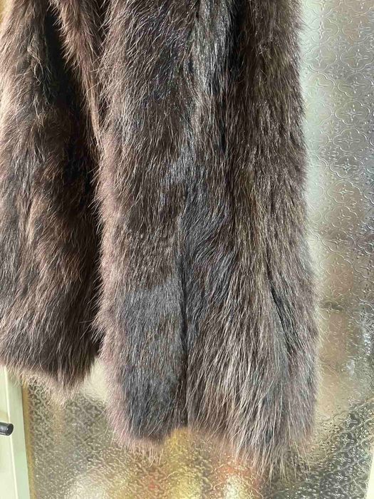 Елек естествен косъм, с голяма качулка.