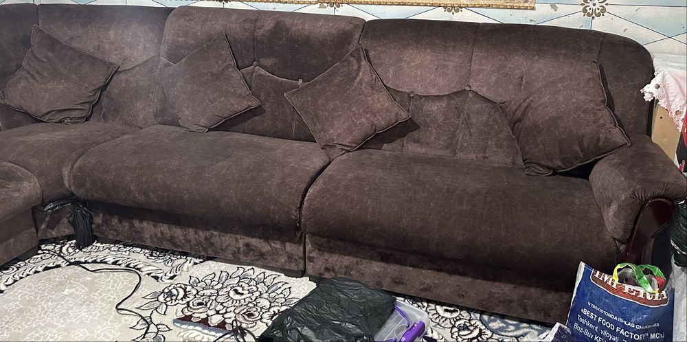 Уголок сотилади.