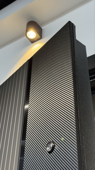 Eshik. Tashqi eshik. Дверь.