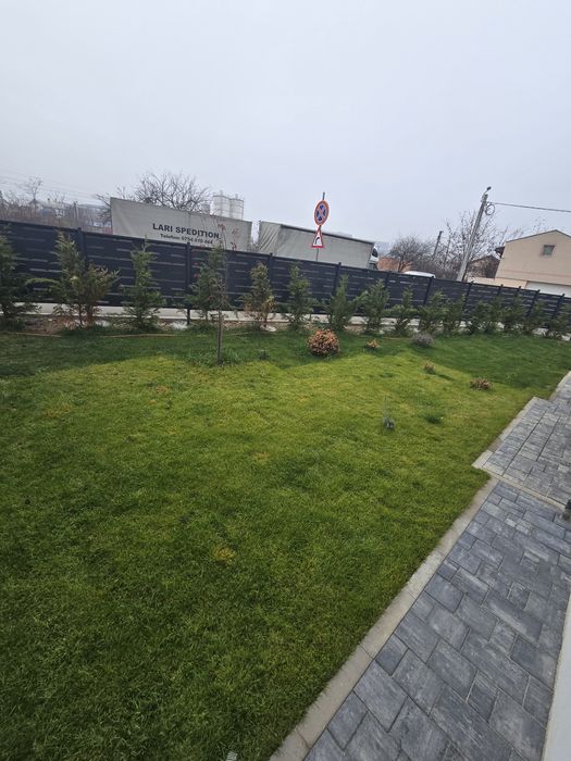 Închiriez apartament la duplex
