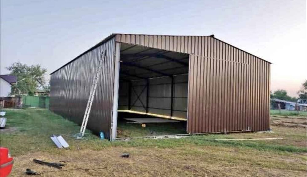 Vand hale metalice invelite cu panou sau tabla direct producator