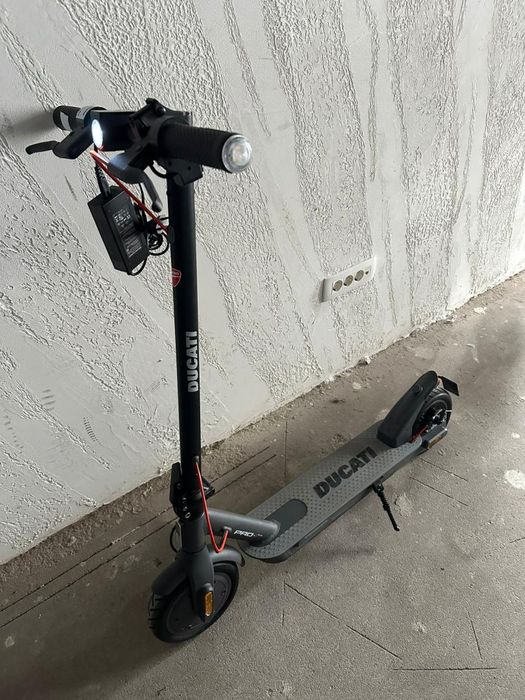 Trotineta electrica Ducati Pro-I Evo, 350W, Autonomie 25 km, 25 -A-