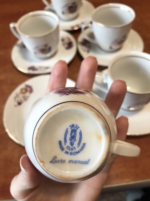 Set portelan cani si pahare pentru cafea