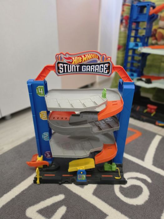 Hot Wheels City Stunt Garage