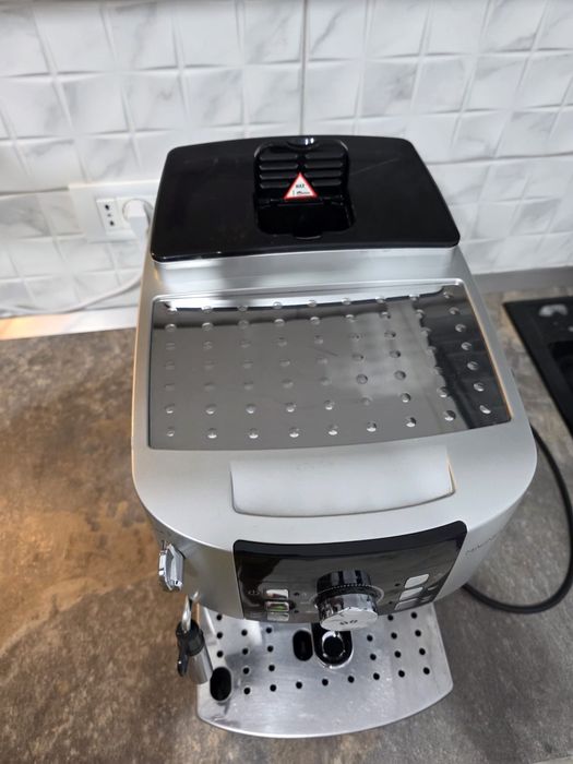Vand aparat de cafea DeLonghi Magnifica S Ecam