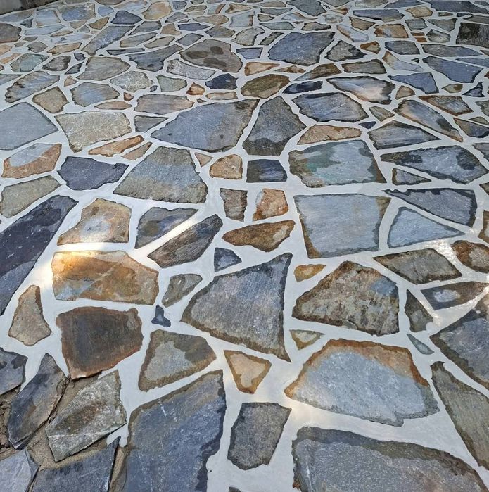Piatra naturala de munte. Piatră mare pentru pavarea curții