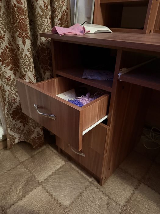 стол в отличном состоянии