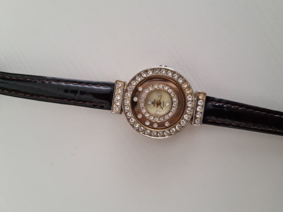 Часы кварцевые женские