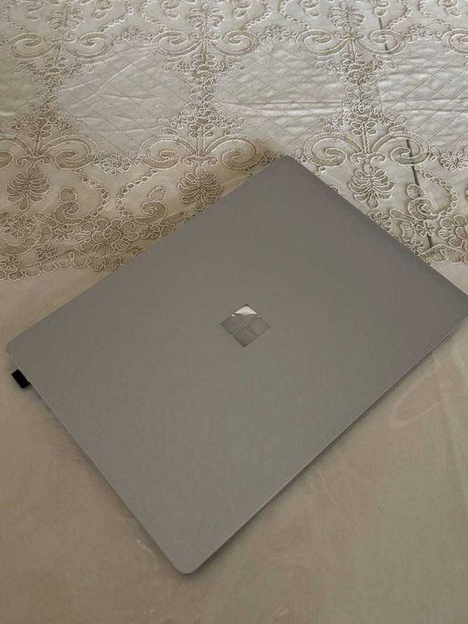 Продаётся ноутбук в отличном состоянии Microsoft Surface 2K