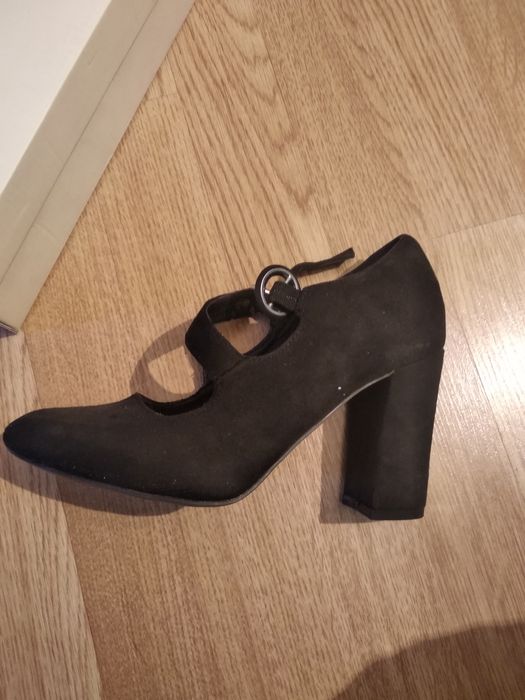 Туфли 37 размер.