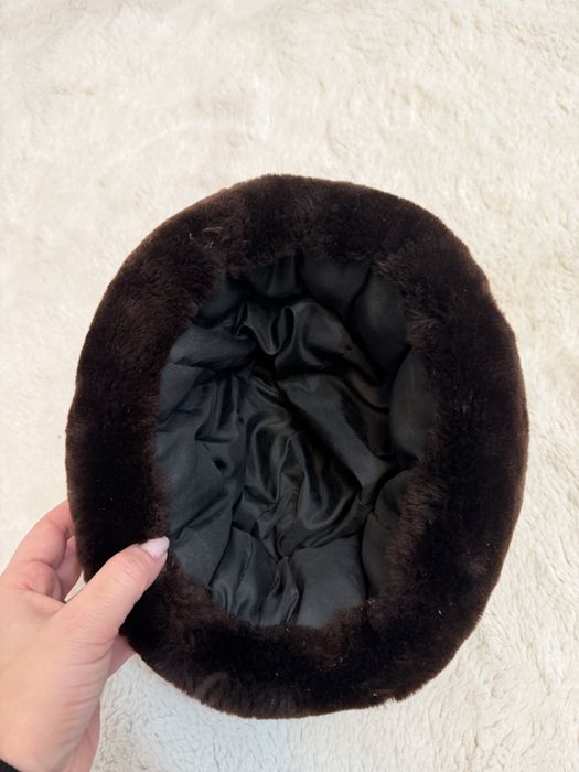 Caciula blana sintetica