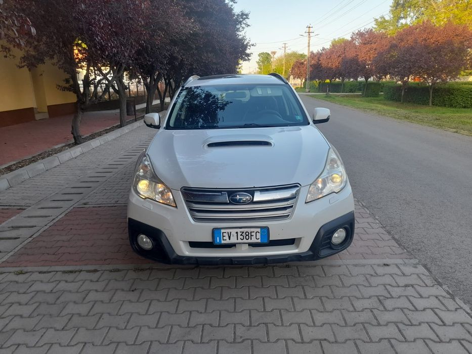 Vand subaru outbak 2015  2.0D cvt exclusive 150cp 265.000km cutie automata 6 trepte  motor cutie ok acte la zi