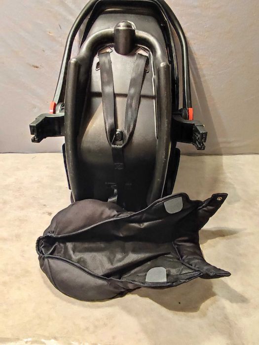 Детско кошче за бебе-за ръчно пренасяне и за кола.