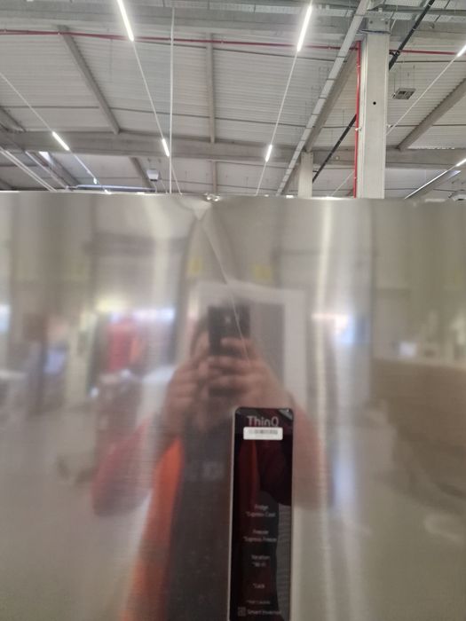 Vând frigider LG.  Prețul este negociabil