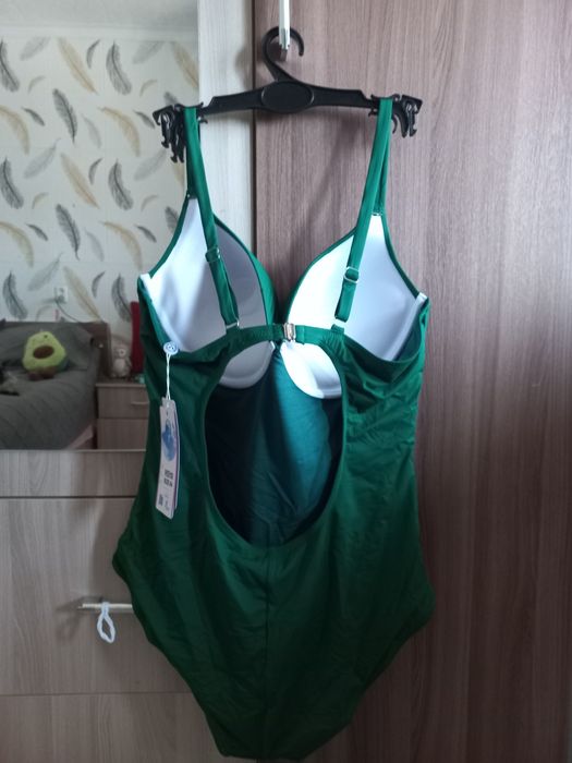 Продам  2 купальника слитных