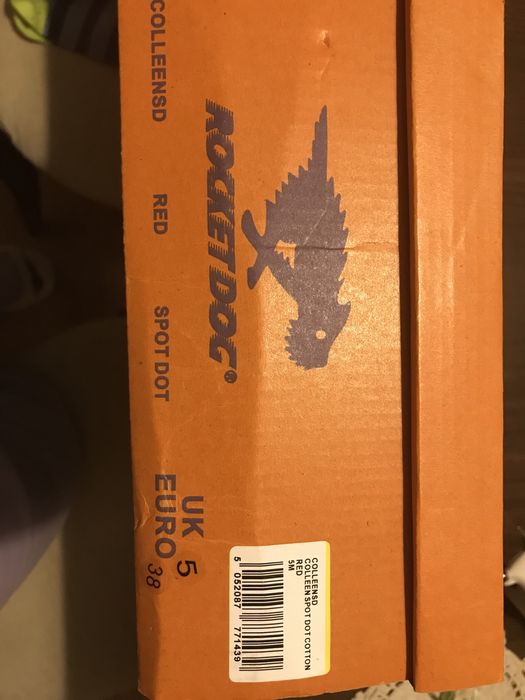 Нови обувки Rocket Dog