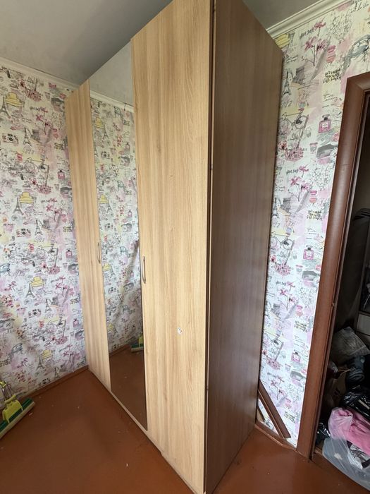 Продам плательный распашной шкаф